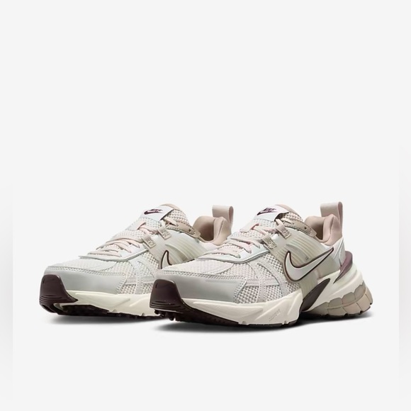 Nike V2K Run - Picture 1 of 8